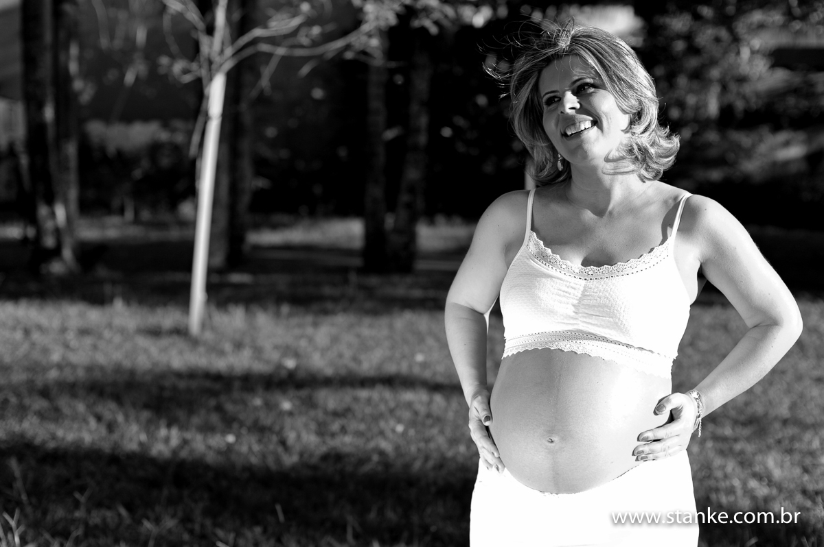 Adriana e Leandro, mãe sorrindo, ensaio gestante, Parque Itanhangá,  Campo Grande-MS