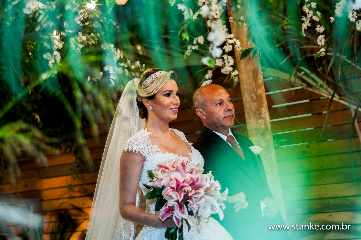 Casamento de Gabriela Sérgio, entrada da noiva, no Open Fest. em Campo Grande-MS