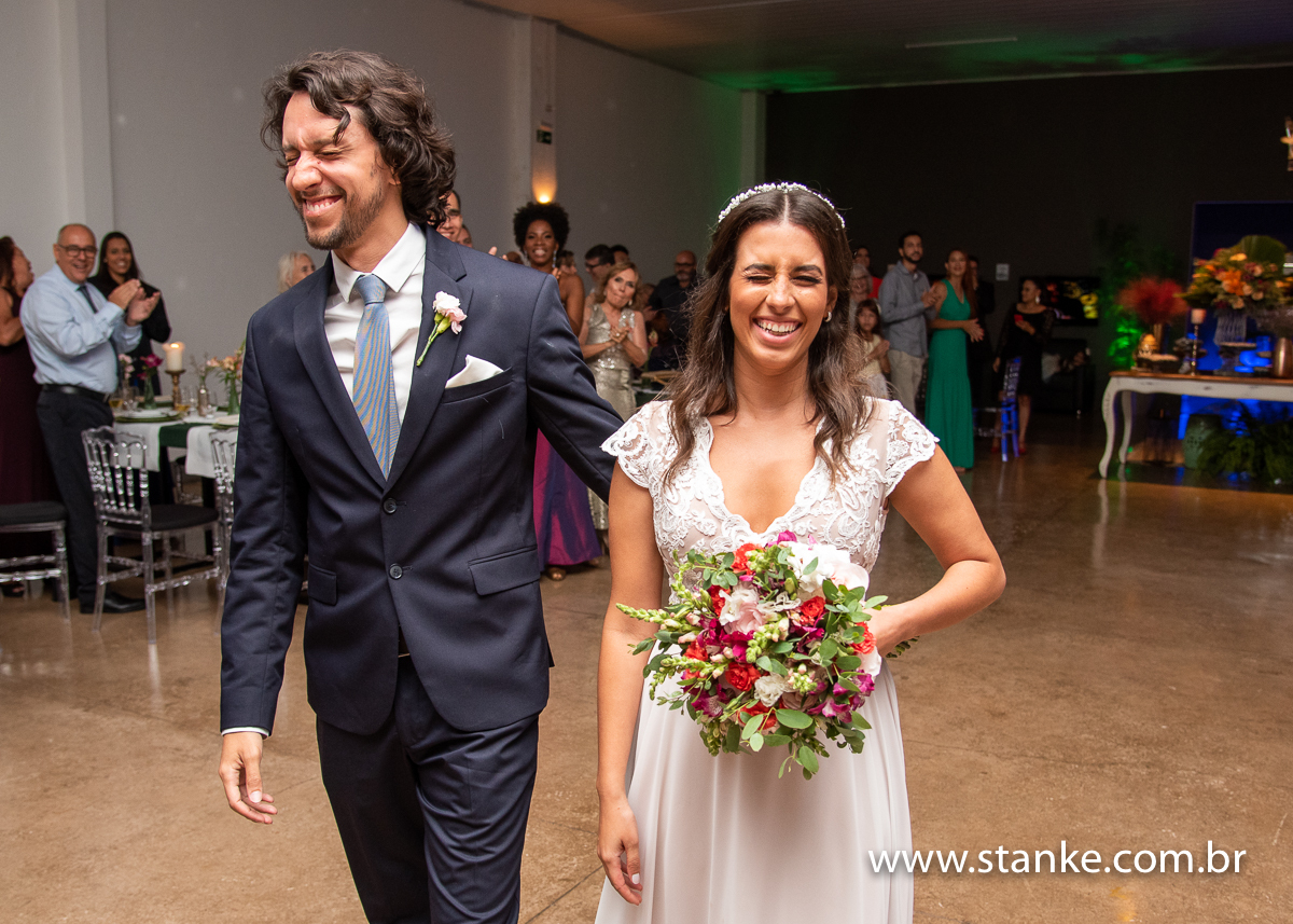 Casamento Raíra e Matheus, a entrada dos noivos no Balada Buffet, Campo Grande-MS, fotos de Pedro Stanke.