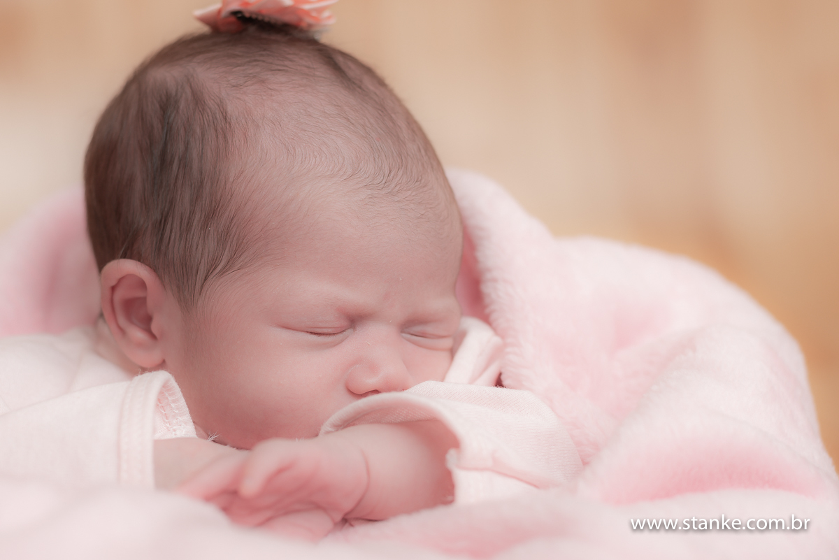 Newborn Lorena, 23 dias. Close dor rostinho foto da Lorena. Fotos feitas em Campo Grande-MS, pelo Fotógrafo Pedro Stanke.