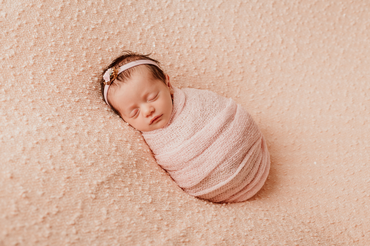 Ensaio newborn realizado no estúdio Juliana Lima, em Campinas