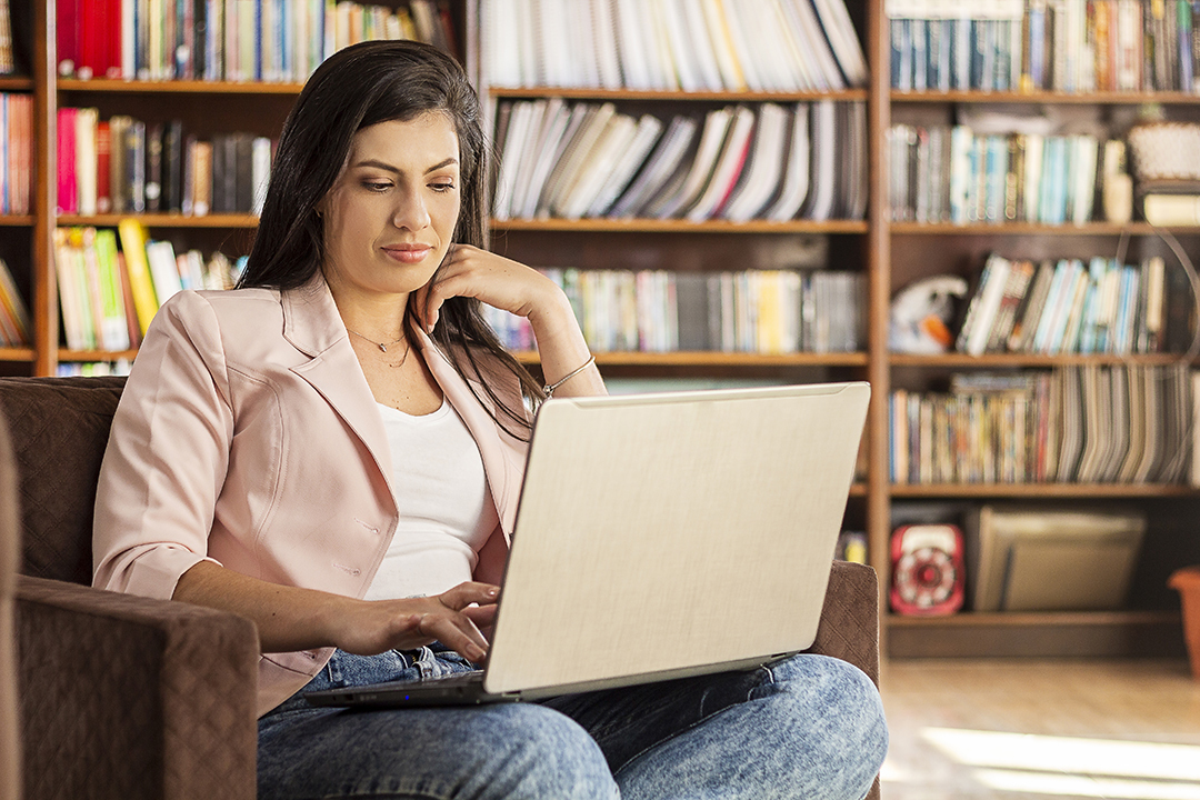 Fotos para banco de imagens, retrato da  Dr. Larissa em Itapecerica da Serra