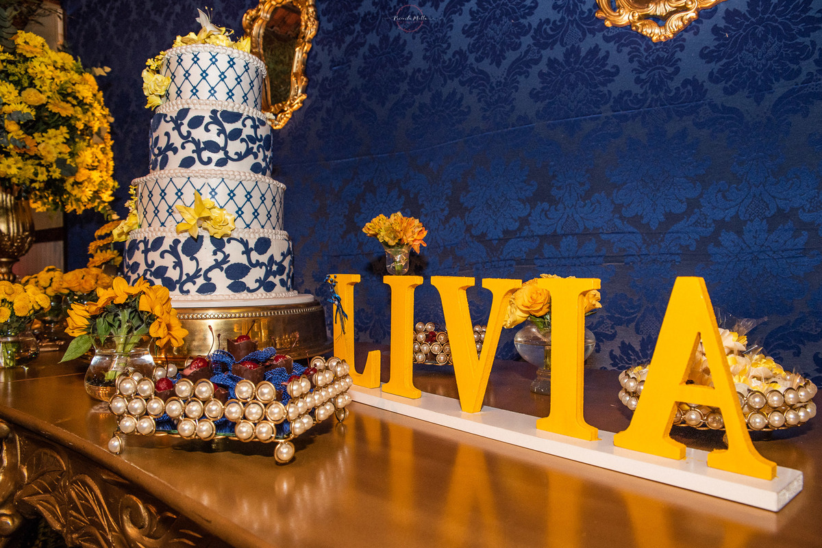 bolo azul com amarelo 