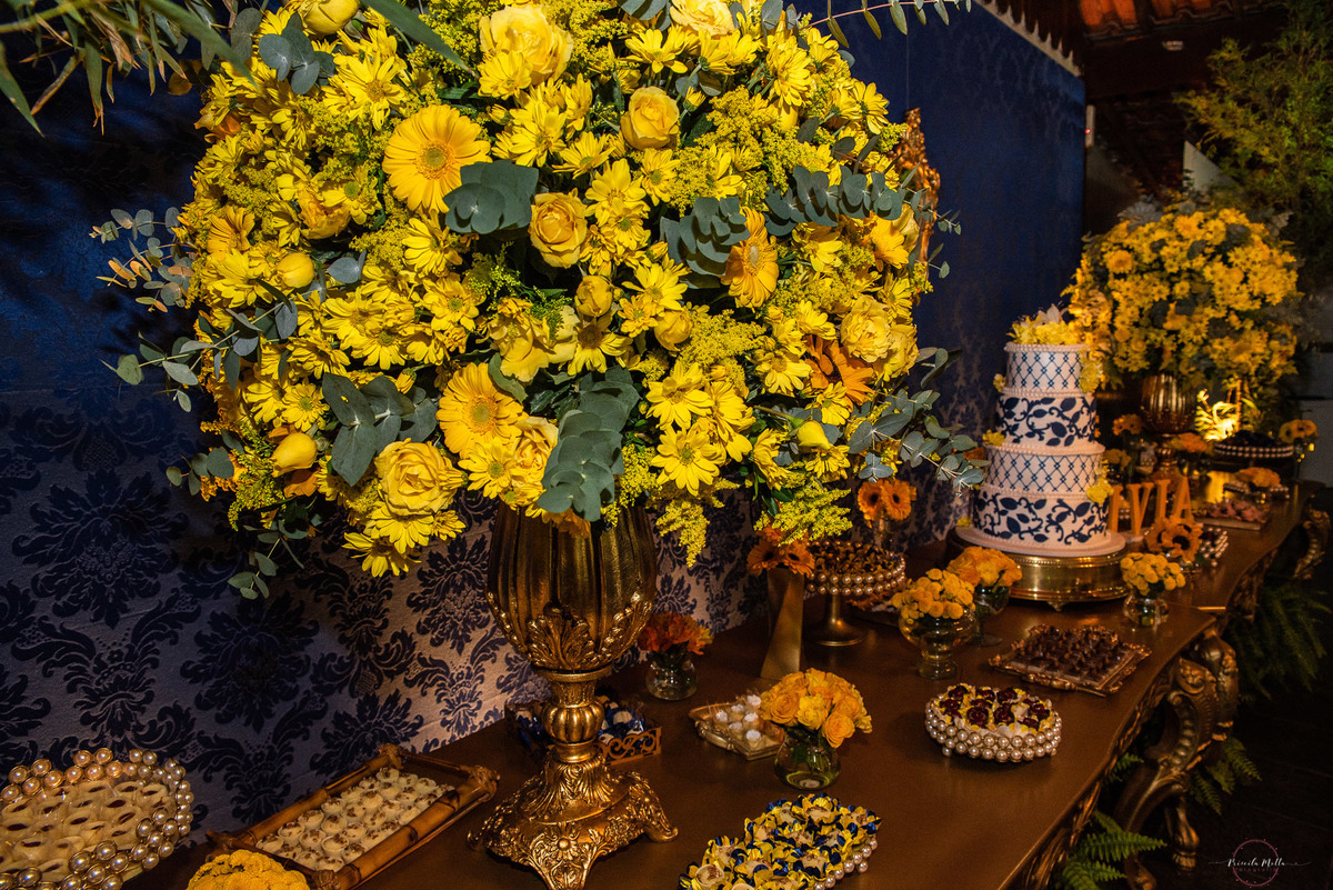 flores para decoração de festa na cor amarela