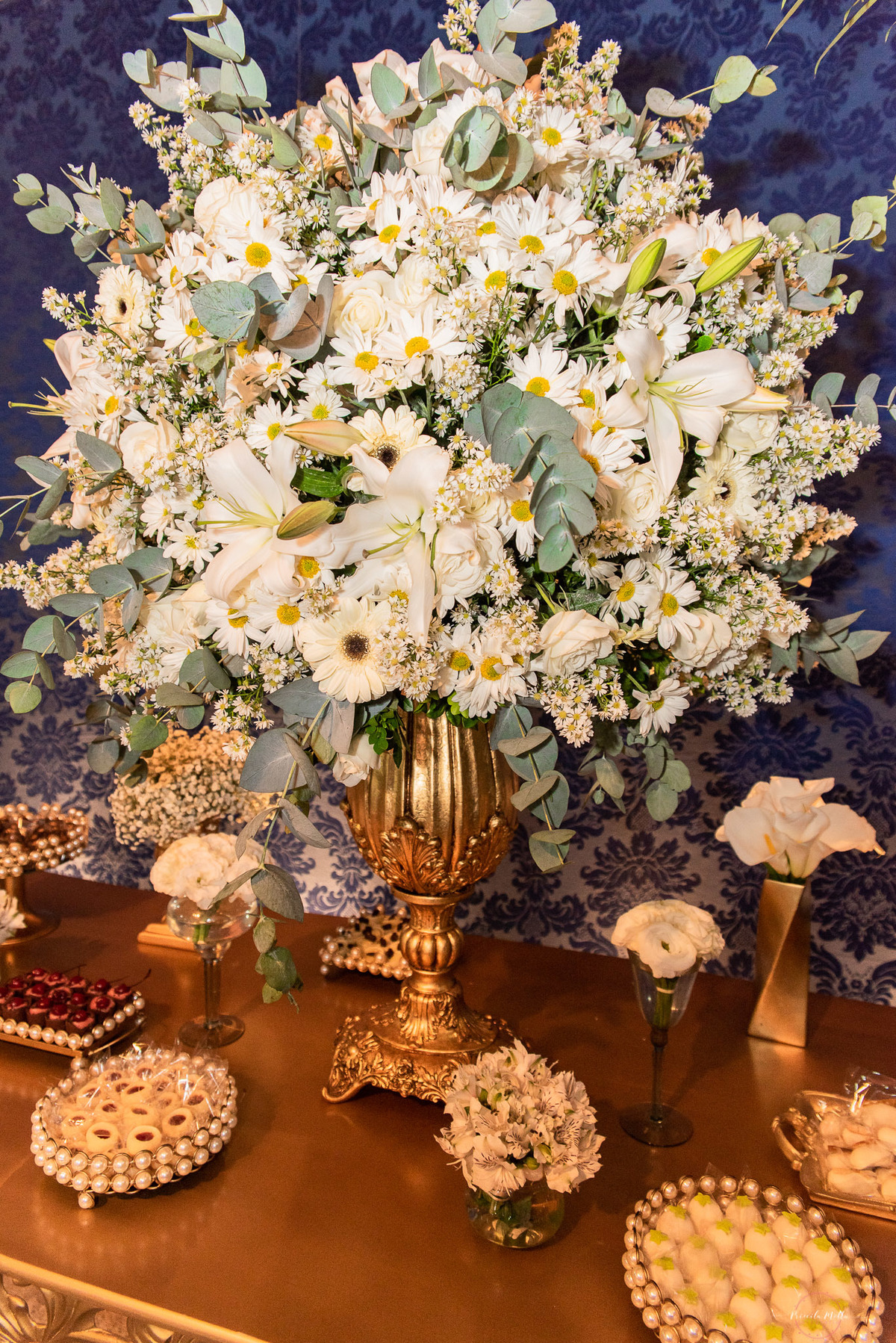 arranjos de flores brancas