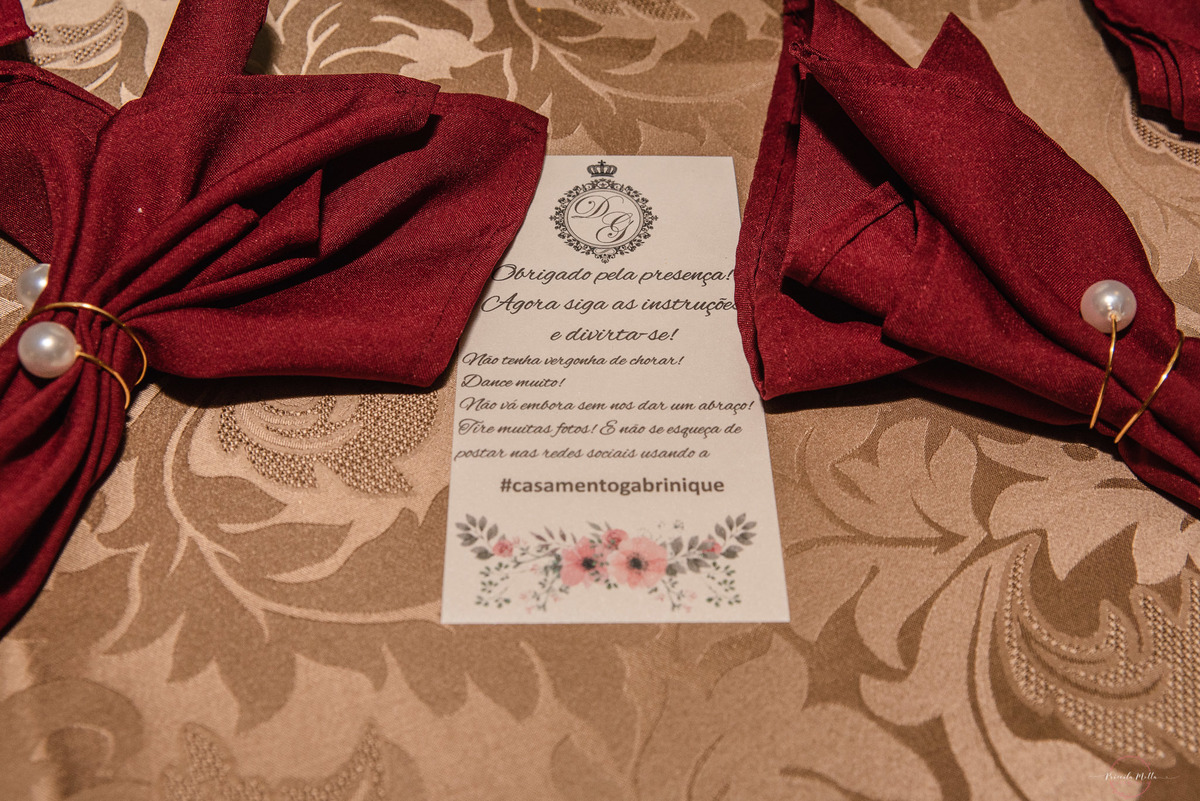 guardanapos em tecido marsala para festa de casamento