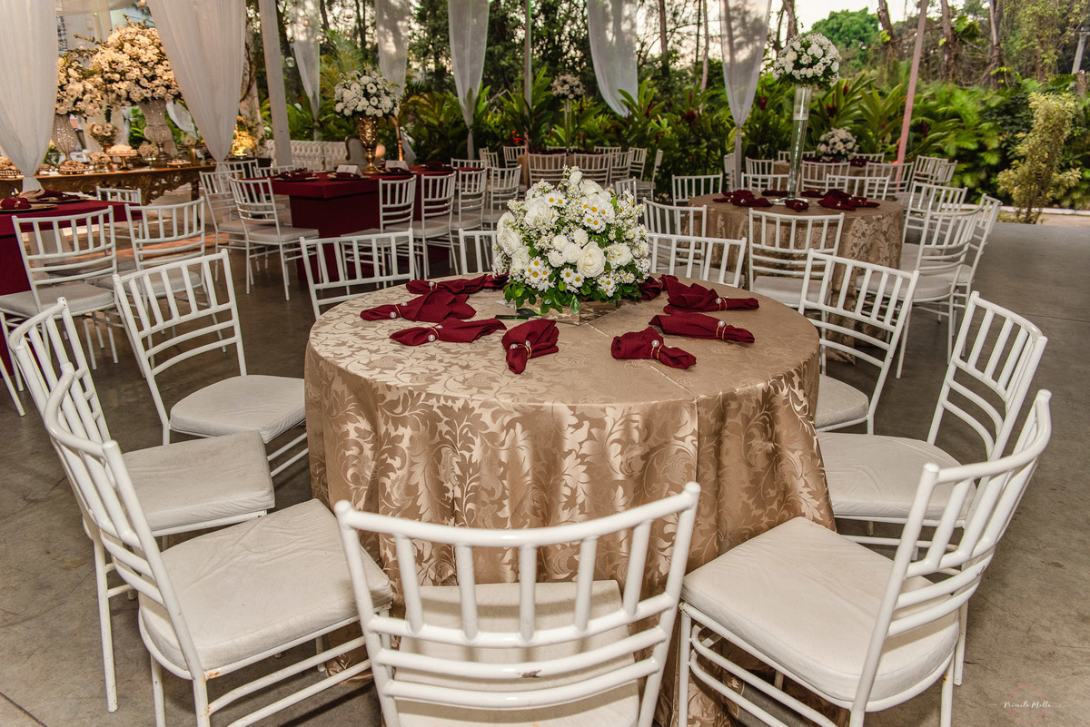 mesa de convidados com 10 lugares para casamento