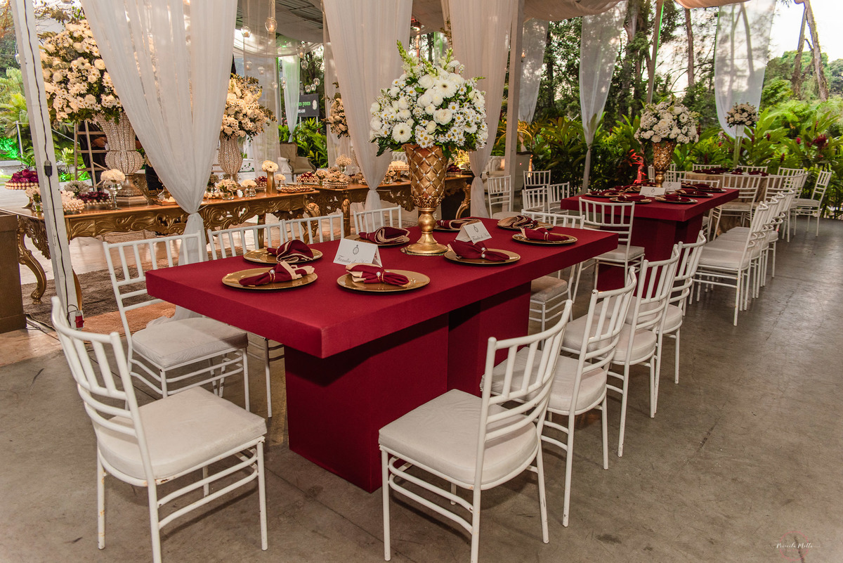 mesa marsala para convidados em casamento 