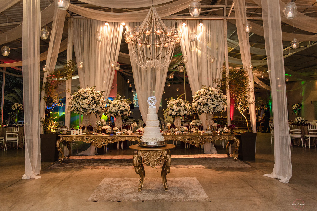 decoração para casamento com lustre e velas em Niterói