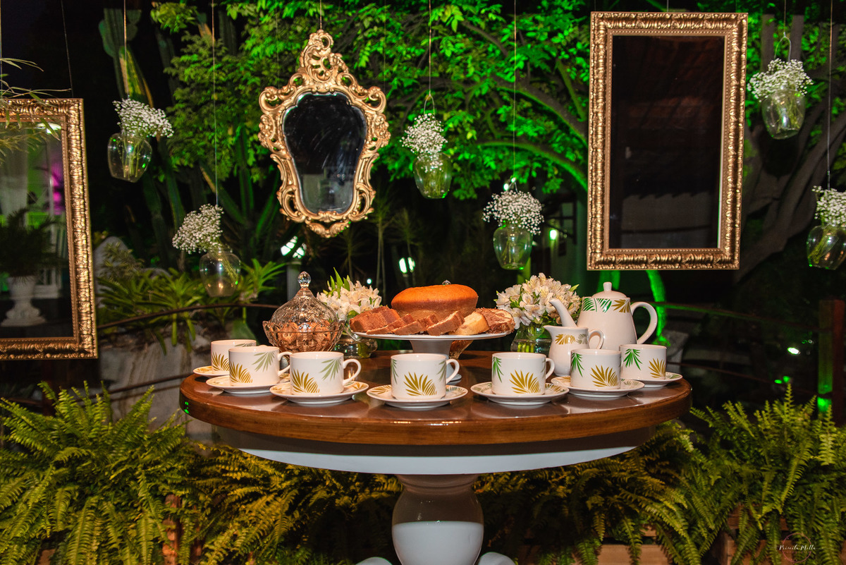 decoração com espelhos em festa temática