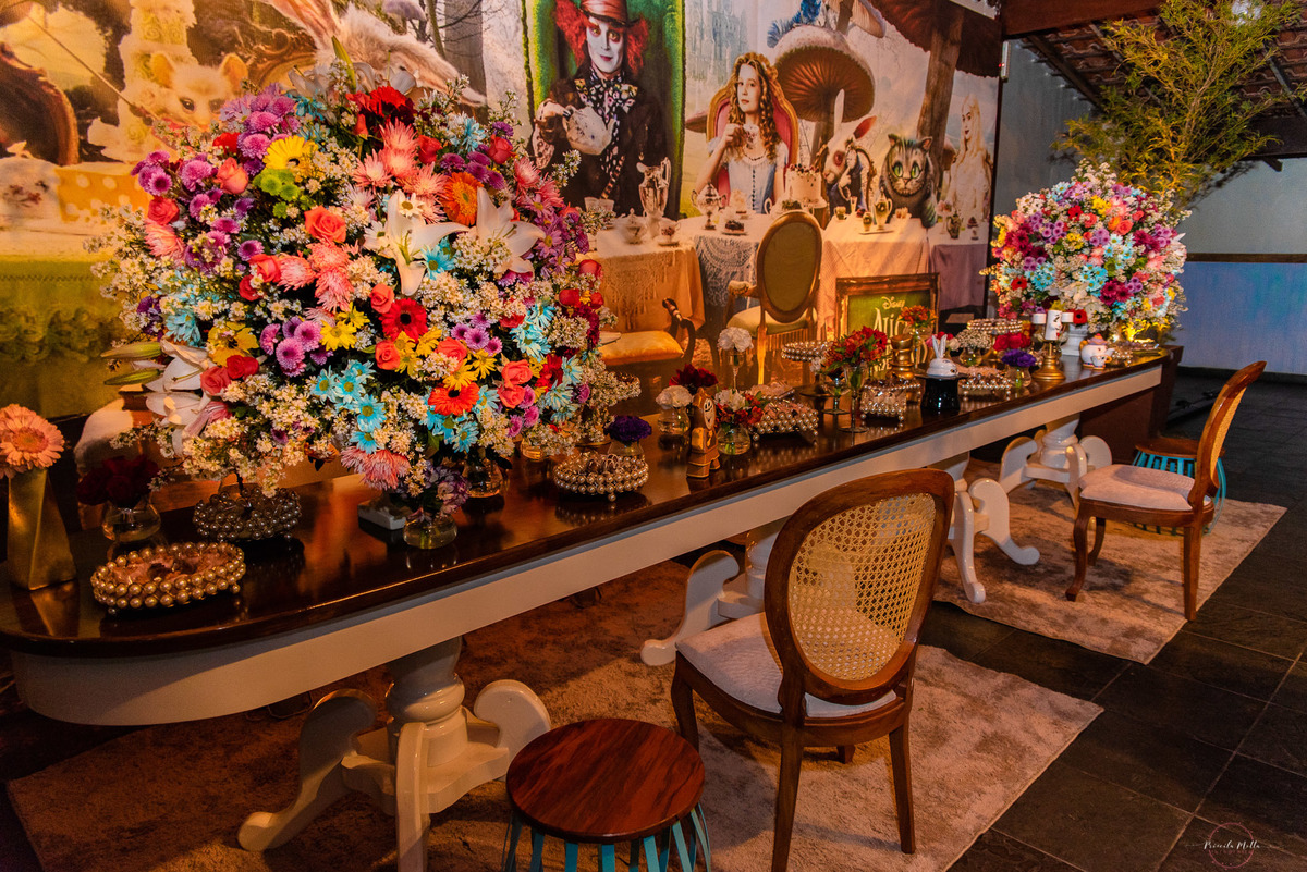 mesa completa decorada festa tema alice