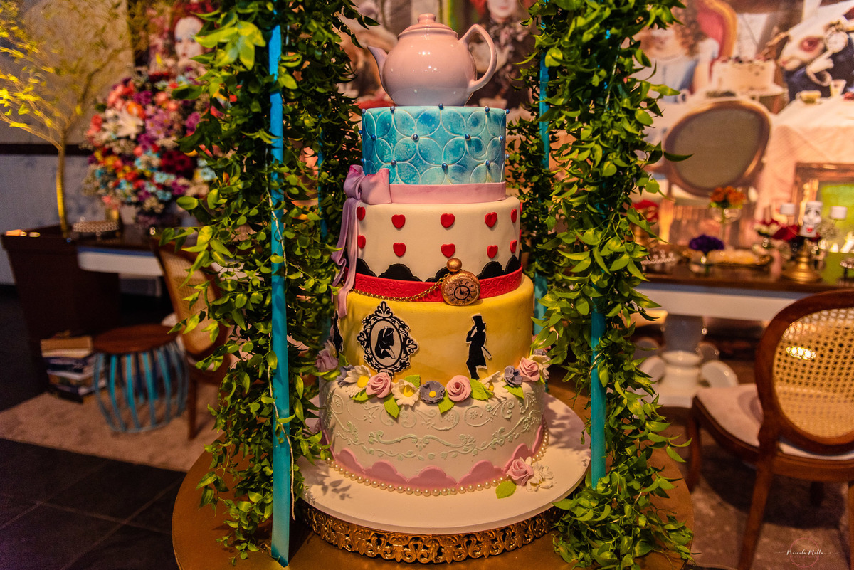 bolo decorado tema alice 