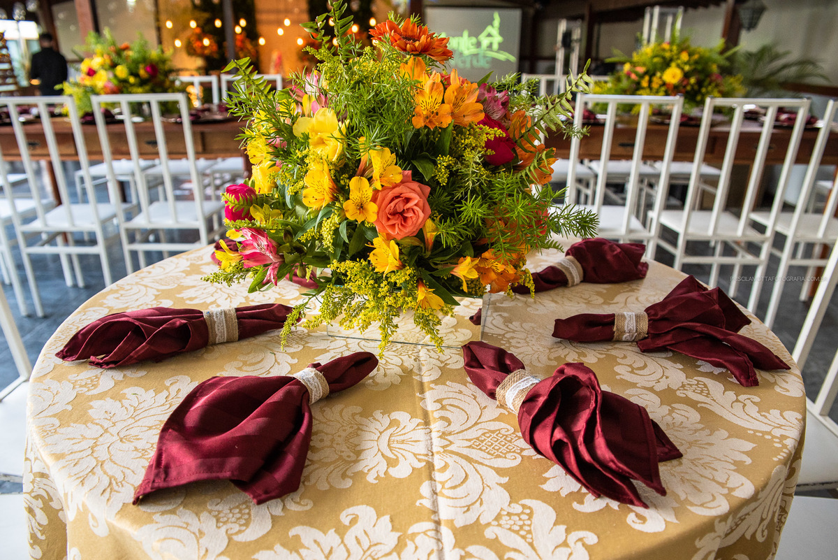 toalha dourada para decoracao de casamento 