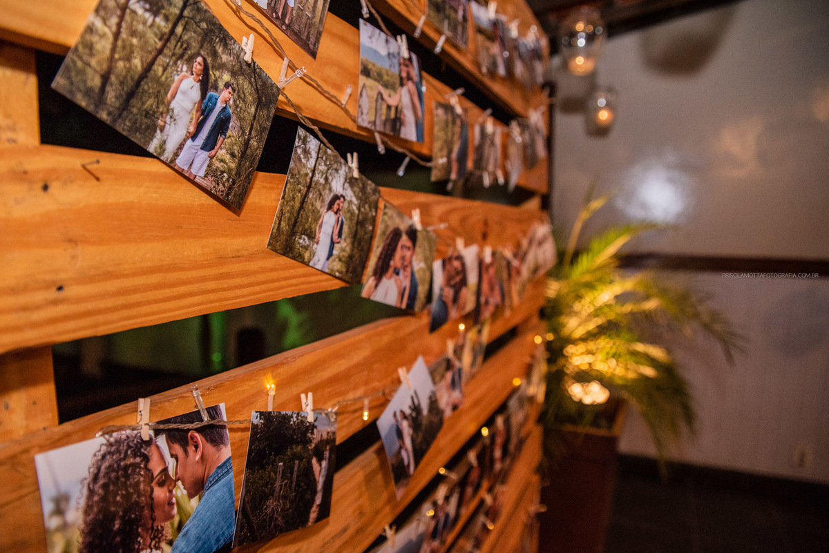 varal de fotos em decoração de casamento