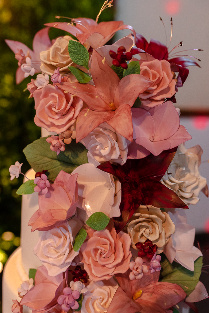 flores em bolo de casamento 