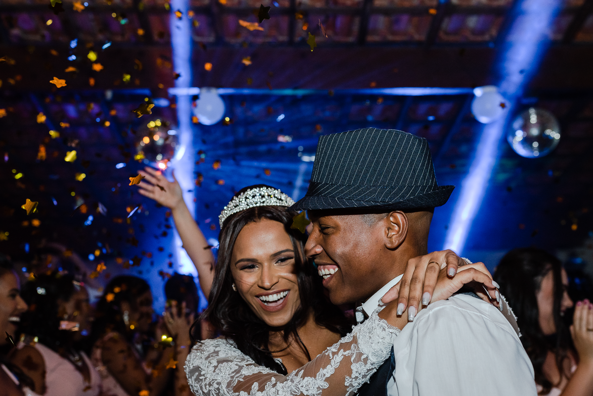 abertura da pista de dança com os noivos 