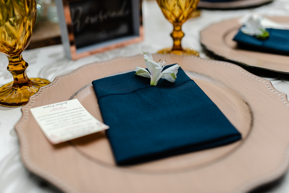 guardanapo de tecido azul 