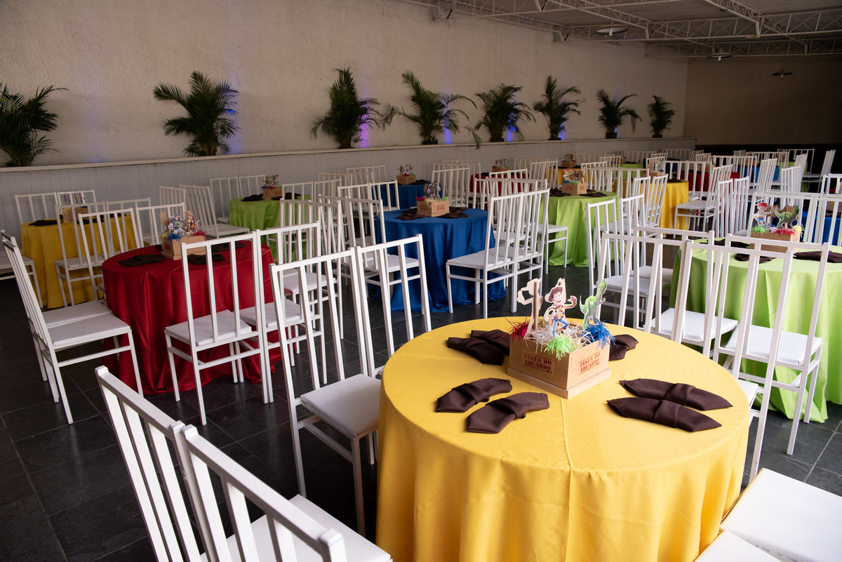 mesa de convidados para festa toy story 