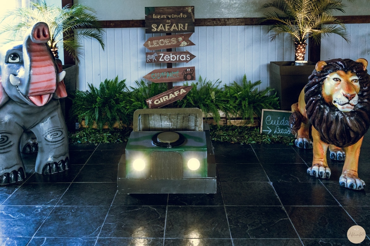 espaço launge para festa tema safari 