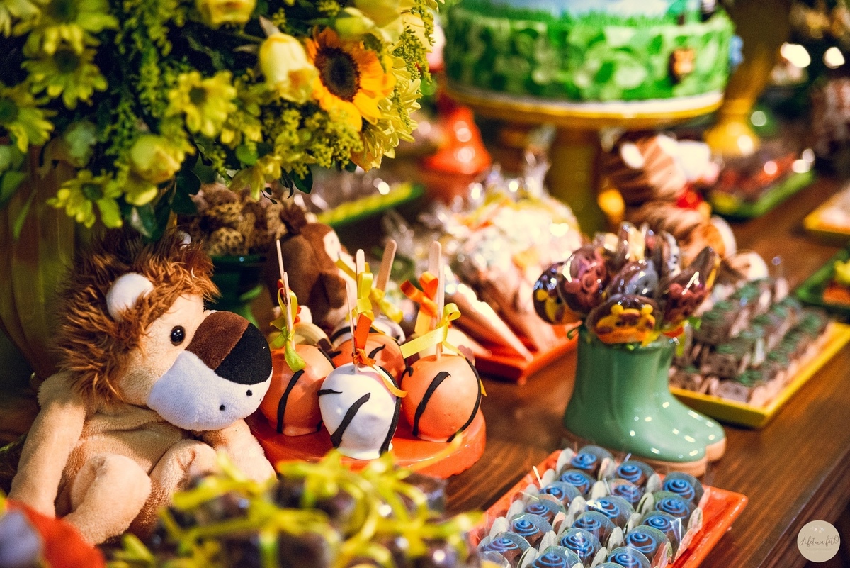 mesa de doces para festa tema safari 