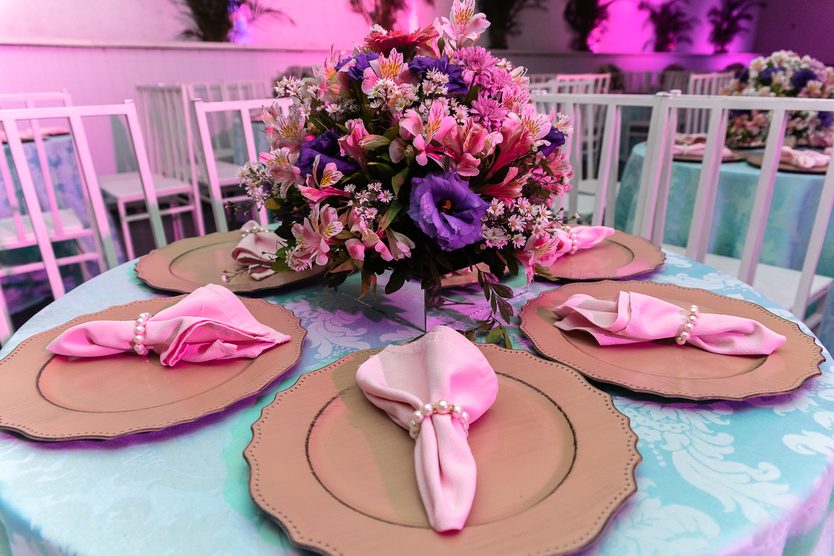 mesa de convidados azul Tiffany 