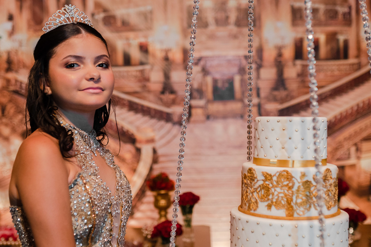 bolo de 15 anos dourado 