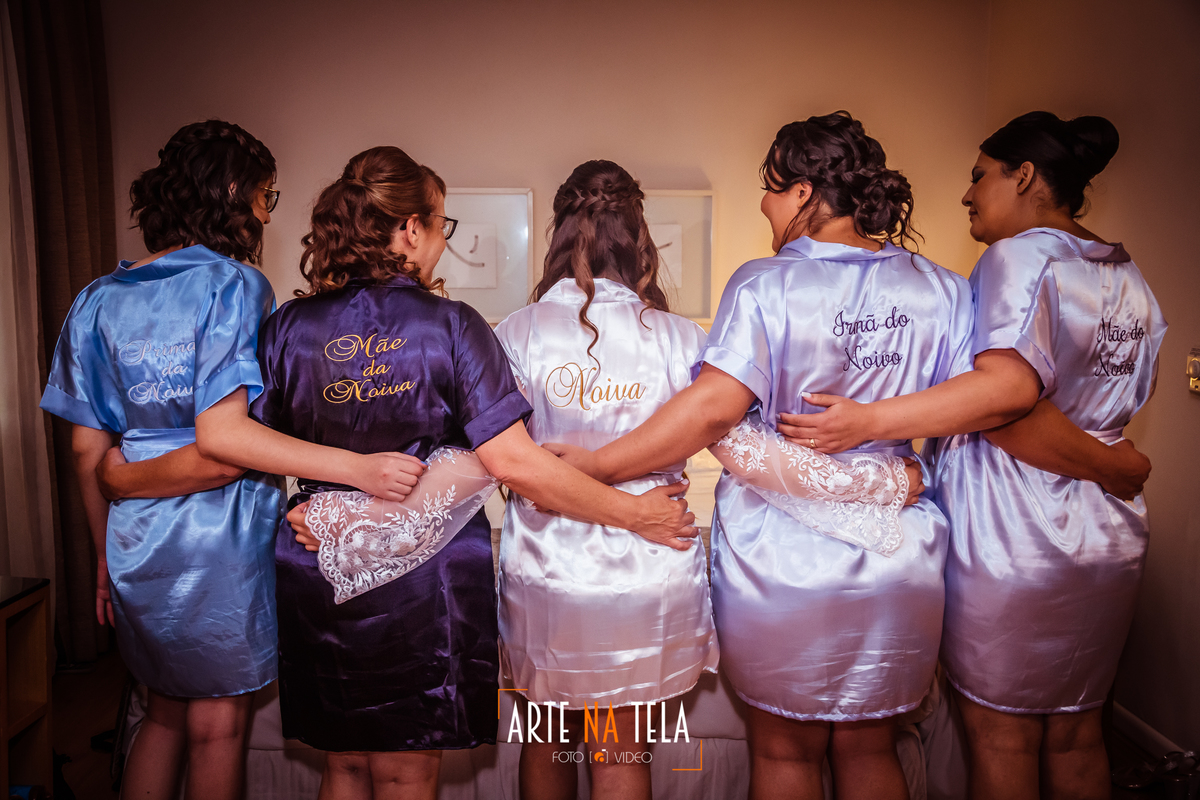 Se arrumar com as madrinhas 