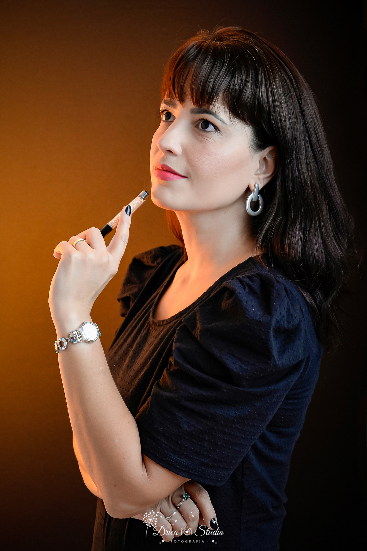  perfil profissional - mulheres de  negócios - com caneta- poderosa-ensaio estúdio - fotos em fundo branco-Xinguara - Pará - Drica Studio - 
 fotografia - psicóloga - fotografia de negócios - Marcela - 