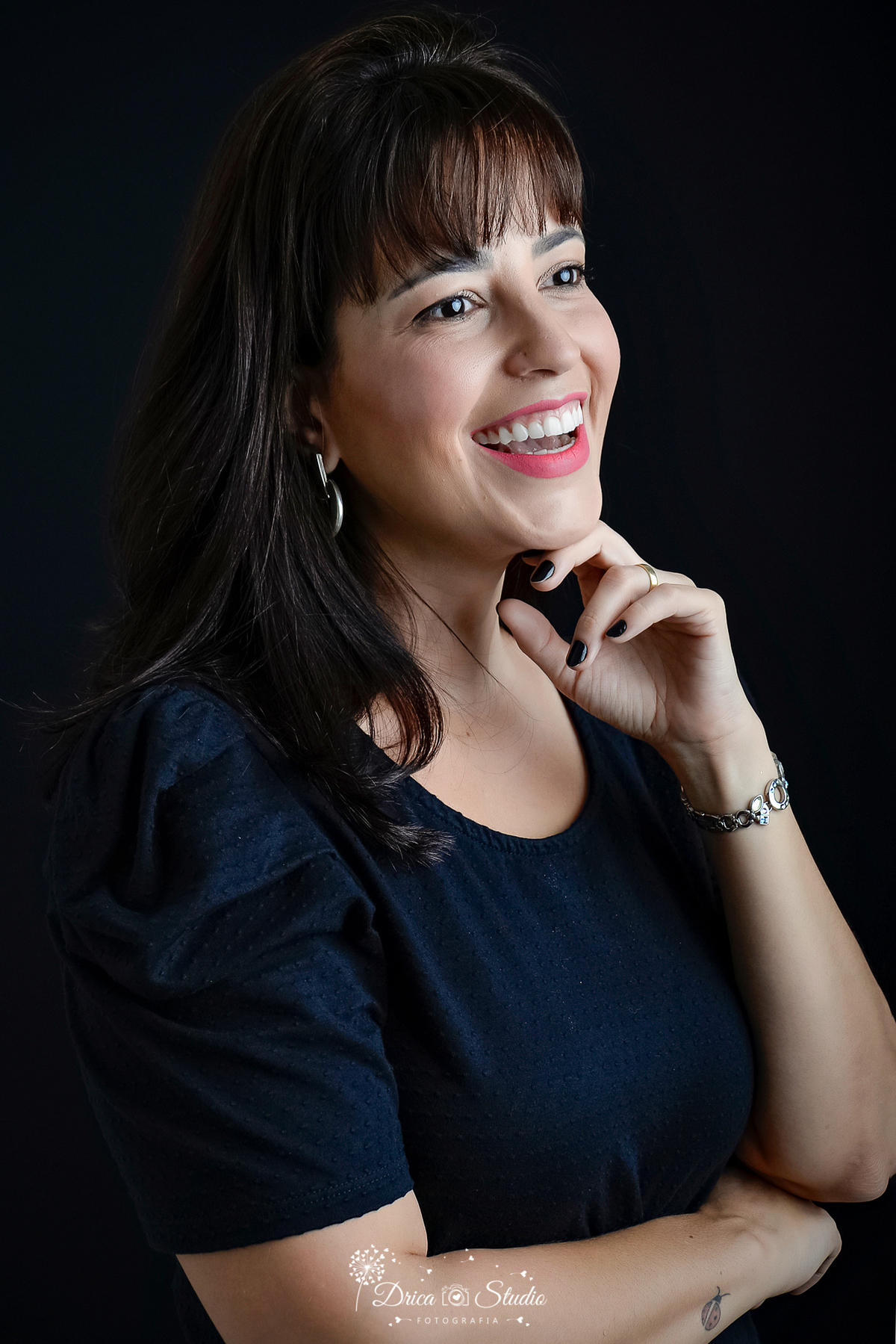 Mulher - fotos publicidade -  perfil profissional - Grande mulher - mulheres de negócios - fotos profissionais femininas - fotos de mulher com livro - trabalho - fotos em estúdio - fotos em fundo branco -Xinguara - fotografia - Pará - Drica studio 