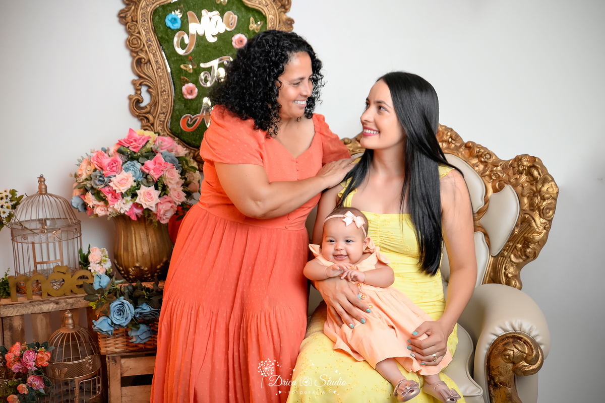 Dia das mães - mãe - ensaio - acompanhamento mensal - cenário - criança - infantil - amor eterno - mãe e filho - fotografia - drica studio fotografia - Xinguara - Pará - fotos em estúdio - roupas iguais 