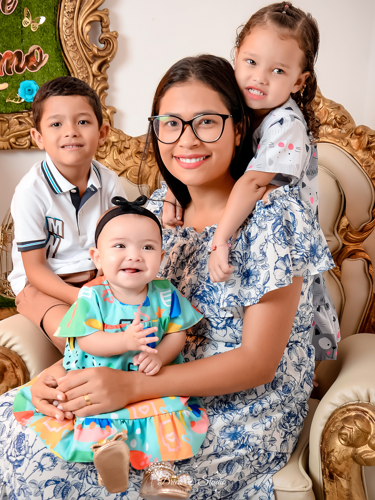 Dia das mães - mãe - ensaio - acompanhamento mensal - cenário - criança - infantil - amor eterno - mãe e filho - fotografia - drica studio fotografia - Xinguara - Pará - fotos em estúdio - roupas iguais 