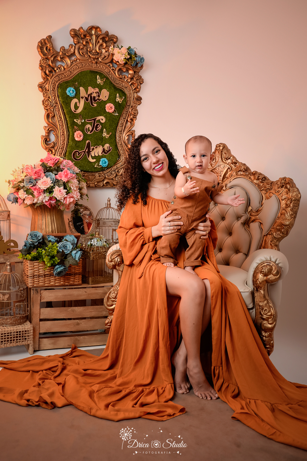 Dia das mães - mãe - ensaio - acompanhamento mensal - cenário - criança - infantil - amor eterno - mãe e filho - fotografia - drica studio fotografia - Xinguara - Pará - fotos em estúdio - roupas iguais 