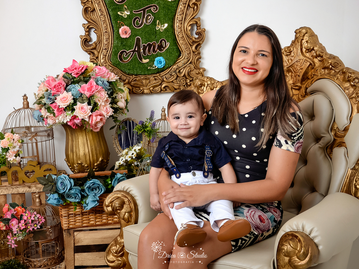 Dia das mães - mãe - ensaio - acompanhamento mensal - cenário - criança - infantil - amor eterno - mãe e filho - fotografia - drica studio fotografia - Xinguara - Pará - fotos em estúdio - roupas iguais 