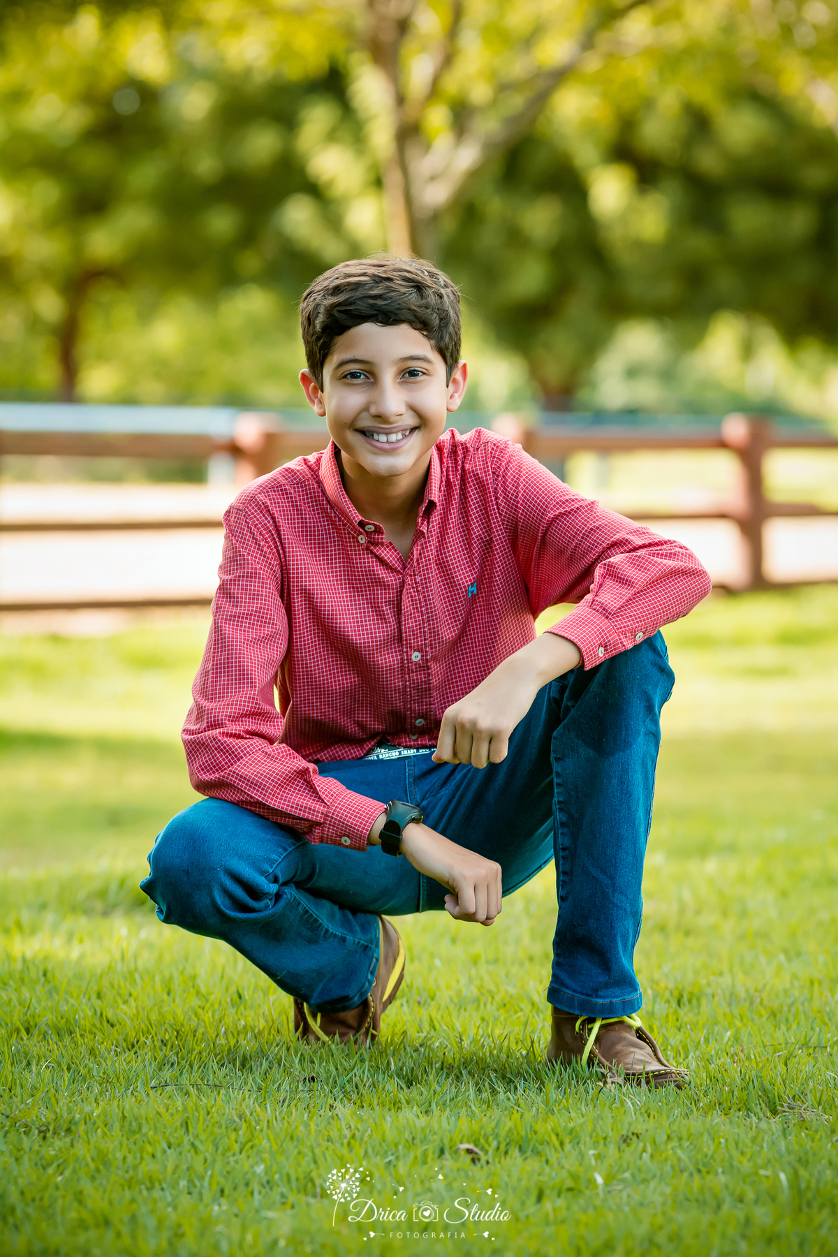 fotos externas - fotos ao ar livre - fotos família - fotografia - smash de cake - família feliz - modelos de fotos externas - bolo - drica studio fotografia - xinguara - pará - irmãos - country 