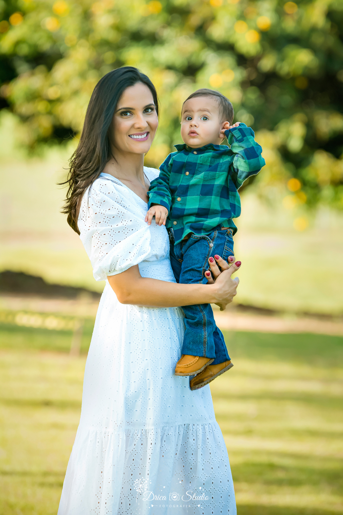 fotos externas - fotos ao ar livre - fotos família - fotografia - smash de cake - família feliz - modelos de fotos externas - bolo - drica studio fotografia - xinguara - pará - irmãos - country 