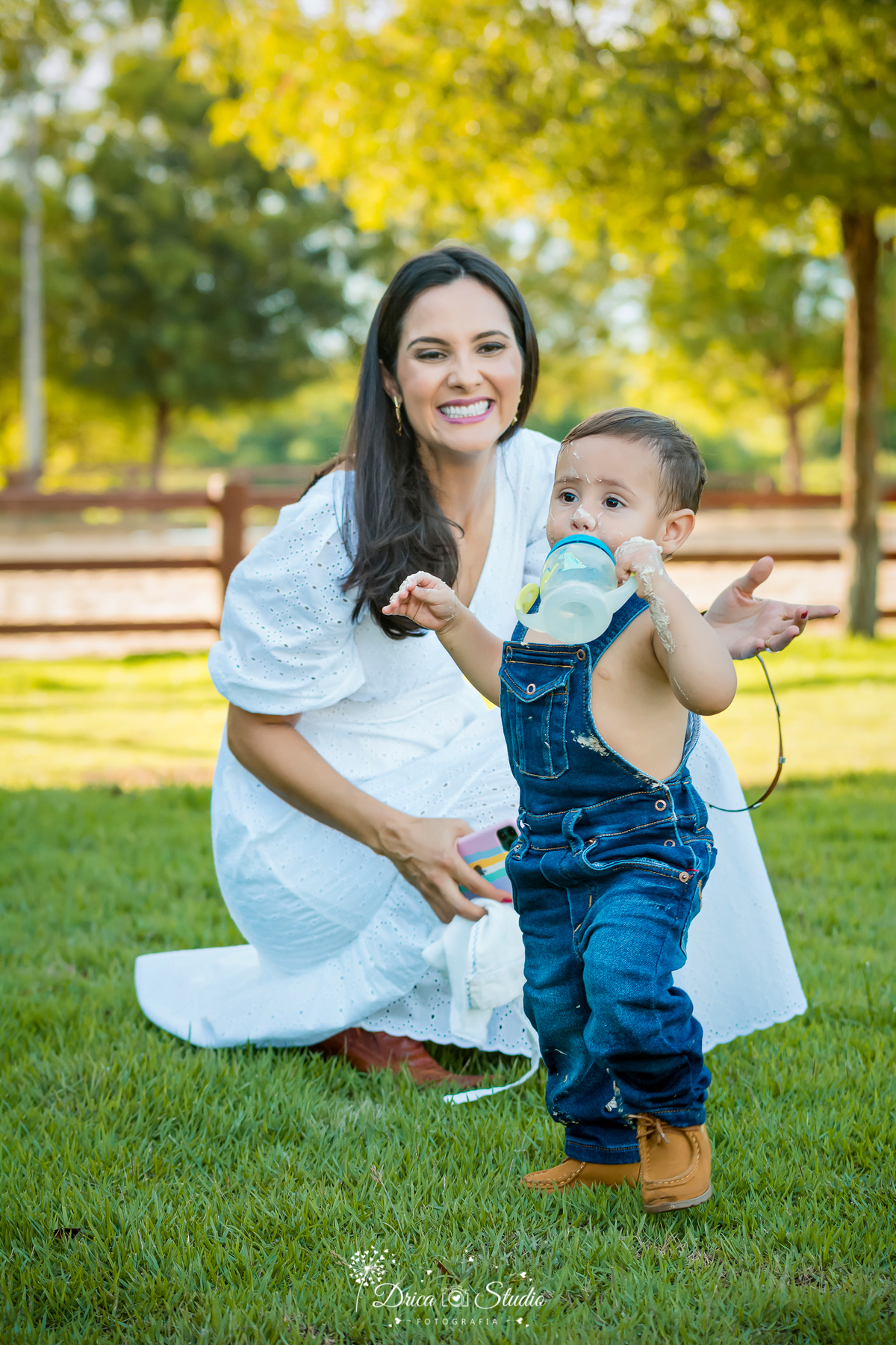 fotos externas - fotos ao ar livre - fotos família - fotografia - smash de cake - família feliz - modelos de fotos externas - bolo - drica studio fotografia - xinguara - pará - irmãos - country 