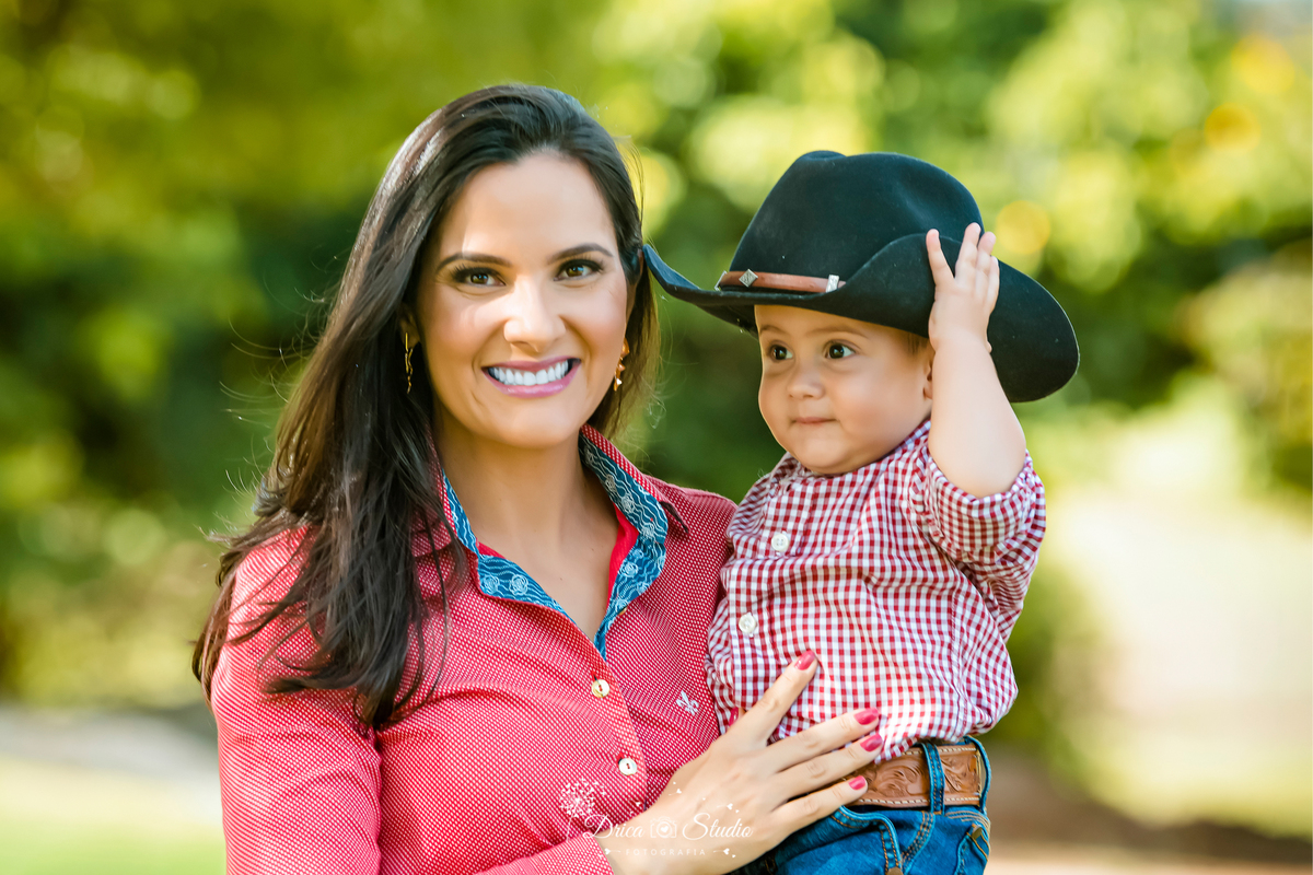 fotos externas - fotos ao ar livre - fotos família - fotografia - smash de cake - família feliz - modelos de fotos externas - bolo - drica studio fotografia - xinguara - pará - irmãos - country 