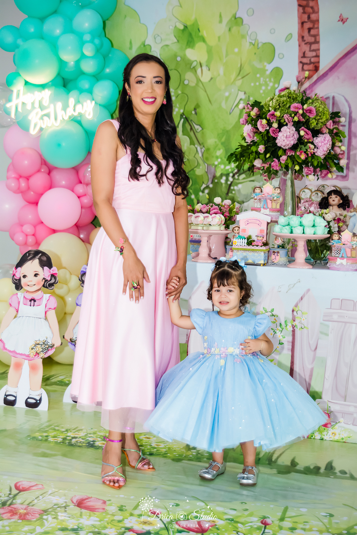 Aniversário - 2 anos - fotos - aniversário infantil - menina - meu mundo rosa - fotografia - drica studio - Xinguara - Pará - fotos família - tema bonecas - fotos externas