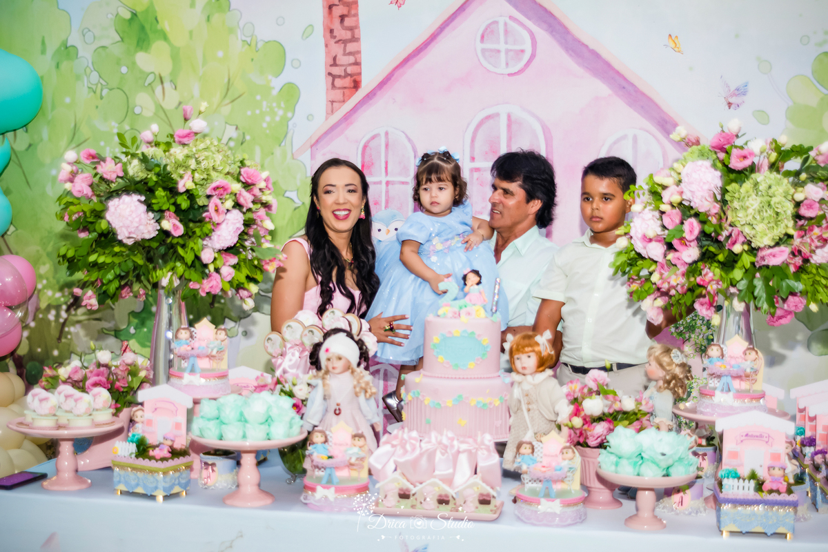 Aniversário - 2 anos - fotos - aniversário infantil - menina - meu mundo rosa - fotografia - drica studio - Xinguara - Pará - fotos família - tema bonecas - fotos externas 
