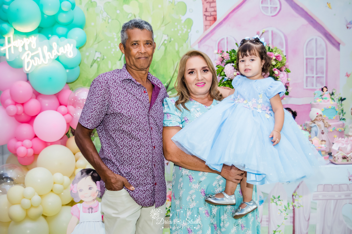 Aniversário - 2 anos - fotos - aniversário infantil - menina - meu mundo rosa - fotografia - drica studio - Xinguara - Pará - fotos família - tema bonecas - fotos externas
