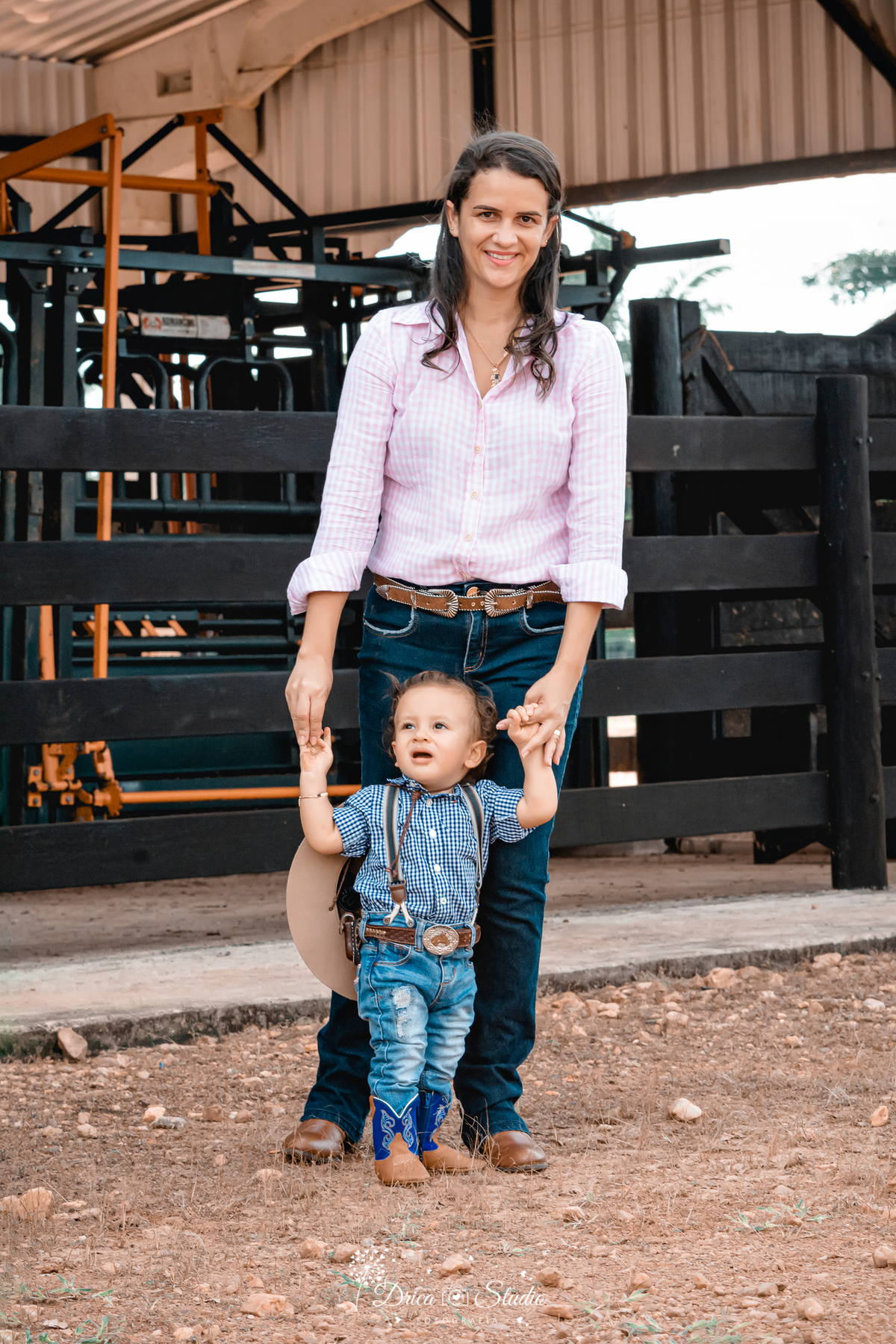 fotos externas - smash de cake - meu mundo azul - fotos em família - fotos infantis - fotos com bolo - fotos infantis country  - menino - Drica studio - fotografias - Xinguara - Pará - 1 aninho - meu primeiro aninho - acompanhamento mensal 