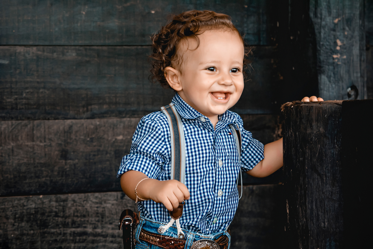 fotos externas - smash de cake - meu mundo azul - fotos em família - fotos infantis - fotos com bolo - fotos infantis country  - menino - Drica studio - fotografias - Xinguara - Pará - 1 aninho - meu primeiro aninho - acompanhamento mensal 