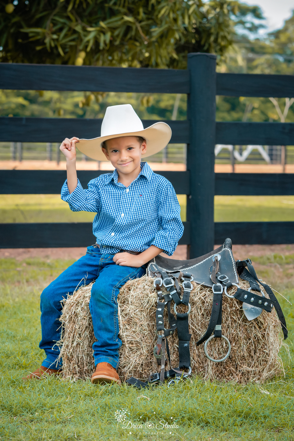 fotos externas - smash de cake - meu mundo azul - fotos em família - fotos infantis - fotos com bolo - fotos infantis country  - menino - Drica studio - fotografias - Xinguara - Pará - 1 aninho - meu primeiro aninho - acompanhamento mensal 