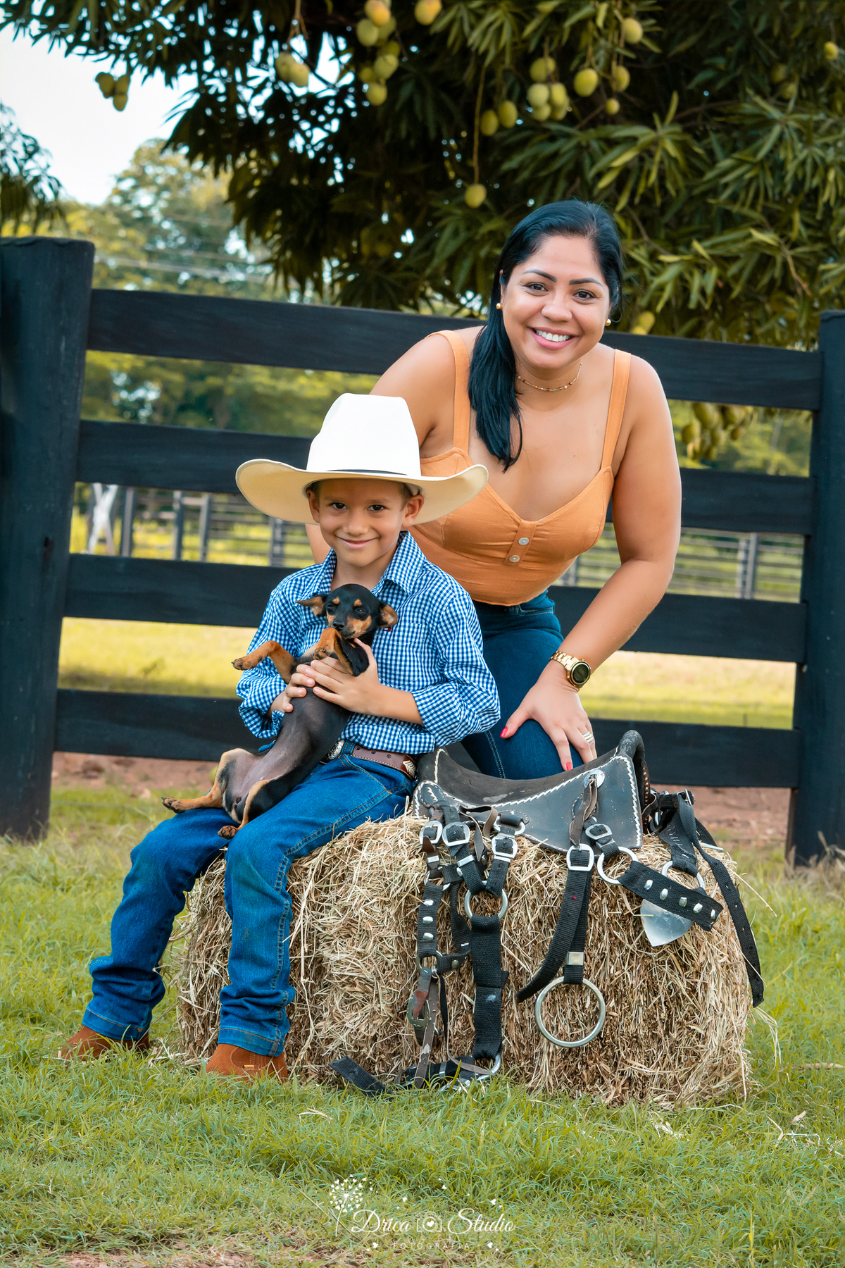 fotos externas - smash de cake - meu mundo azul - fotos em família - fotos infantis - fotos com bolo - fotos infantis country  - menino - Drica studio - fotografias - Xinguara - Pará - 1 aninho - meu primeiro aninho - acompanhamento mensal 