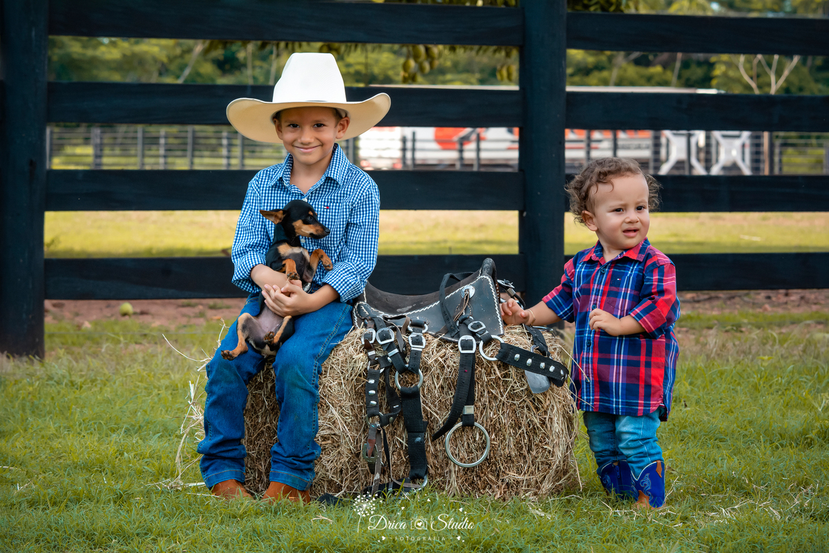 fotos externas - smash de cake - meu mundo azul - fotos em família - fotos infantis - fotos com bolo - fotos infantis country  - menino - Drica studio - fotografias - Xinguara - Pará - 1 aninho - meu primeiro aninho - acompanhamento mensal 