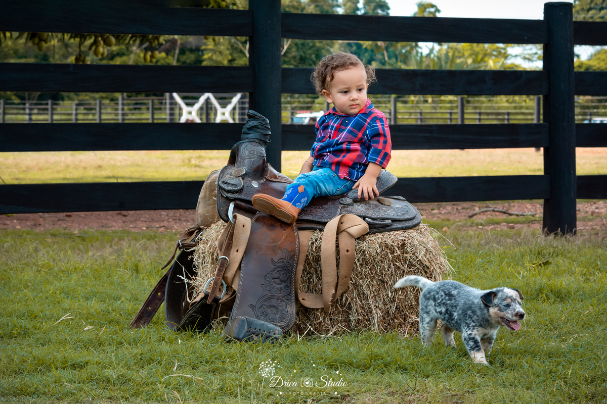 fotos externas - smash de cake - meu mundo azul - fotos em família - fotos infantis - fotos com bolo - fotos infantis country  - menino - Drica studio - fotografias - Xinguara - Pará - 1 aninho - meu primeiro aninho - acompanhamento mensal 