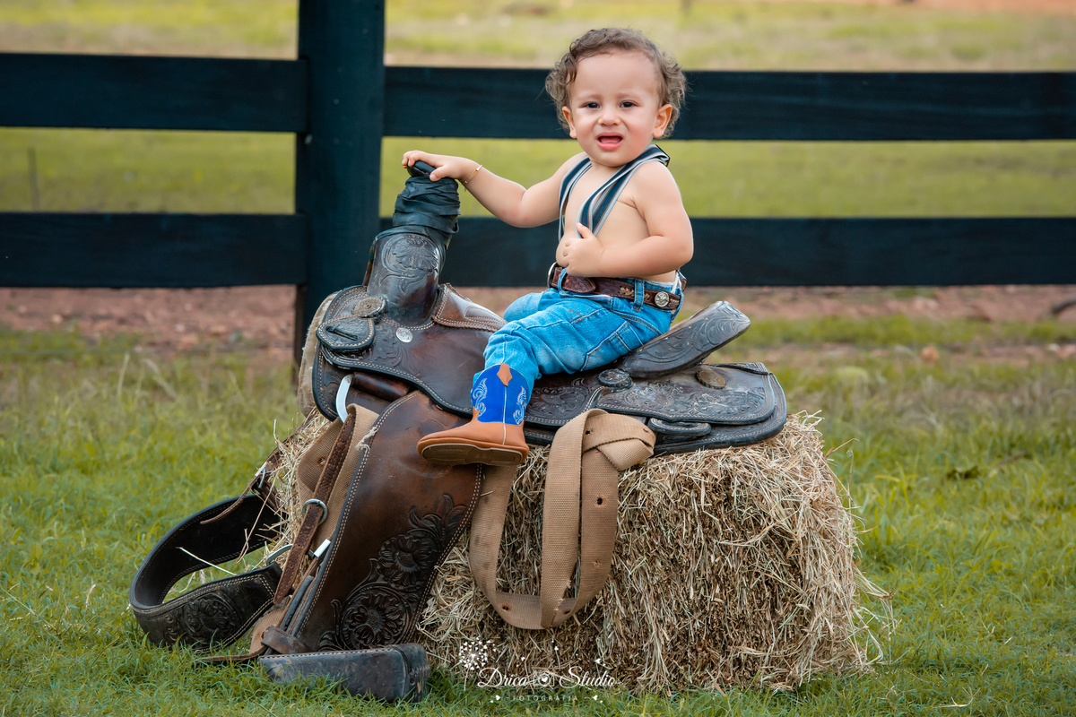 fotos externas - smash de cake - meu mundo azul - fotos em família - fotos infantis - fotos com bolo - fotos infantis country  - menino - Drica studio - fotografias - Xinguara - Pará - 1 aninho - meu primeiro aninho - acompanhamento mensal 