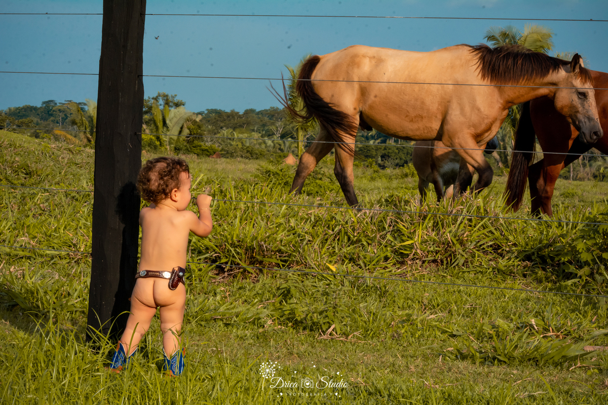 fotos externas - smash de cake - meu mundo azul - fotos em família - fotos infantis - fotos com bolo - fotos infantis country  - menino - Drica studio - fotografias - Xinguara - Pará - 1 aninho - meu primeiro aninho - acompanhamento mensal 