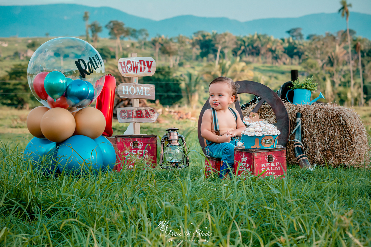 fotos externas - smash de cake - meu mundo azul - fotos em família - fotos infantis - fotos com bolo - fotos infantis country  - menino - Drica studio - fotografias - Xinguara - Pará - 1 aninho - meu primeiro aninho - acompanhamento mensal - fazenda