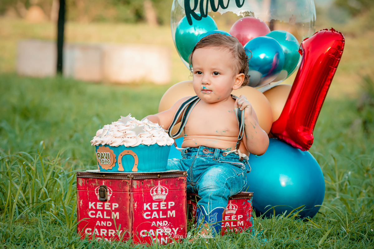 fotos externas - smash de cake - meu mundo azul - fotos em família - fotos - fazenda - infantis - fotos com bolo - fotos infantis country  - menino - Drica studio - fotografias - Xinguara - Pará - 1 aninho - meu primeiro aninho - acompanhamento mensal 